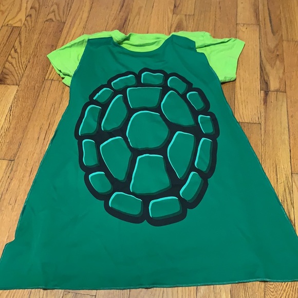 NWOT TMNT tee with detachable cape - Picture 3 of 4